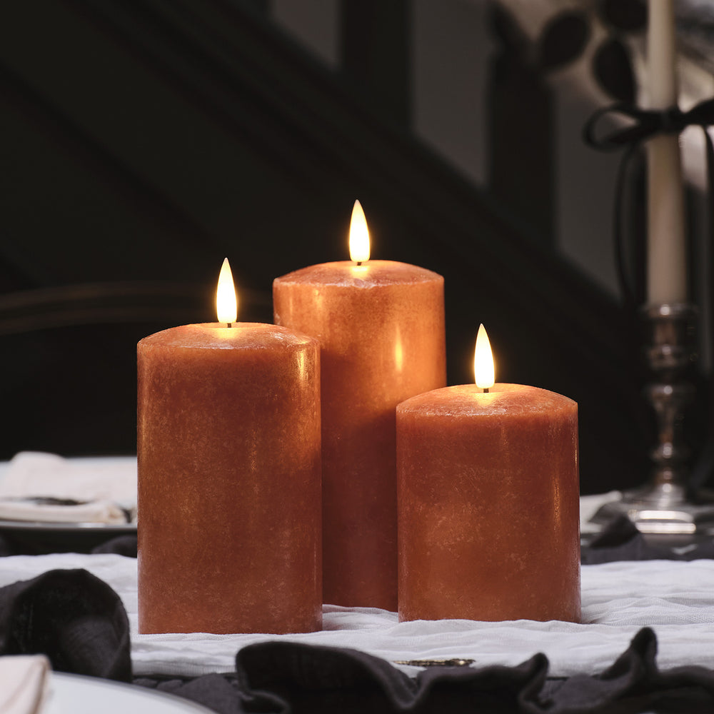Lot de 3 Bougies Piliers TruGlow® à LED Orange Moucheté