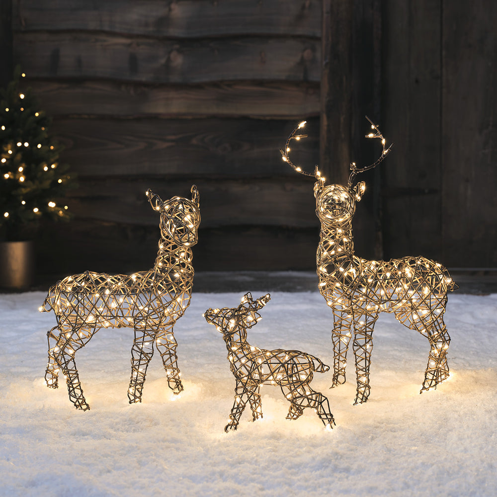 Famille de Mini Rennes Lumineux en Rotin Studley