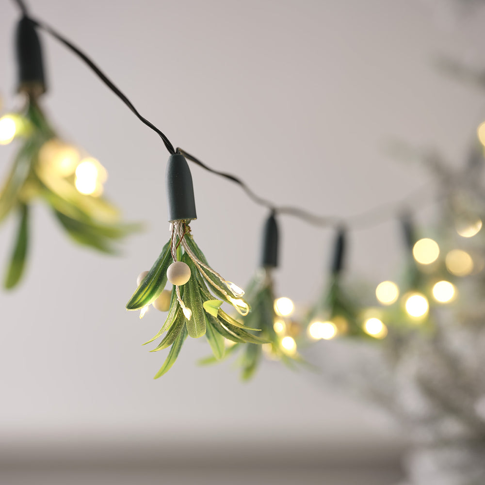 Guirlande Lumineuse à 8 Petits Bouquets de Gui Artificiel