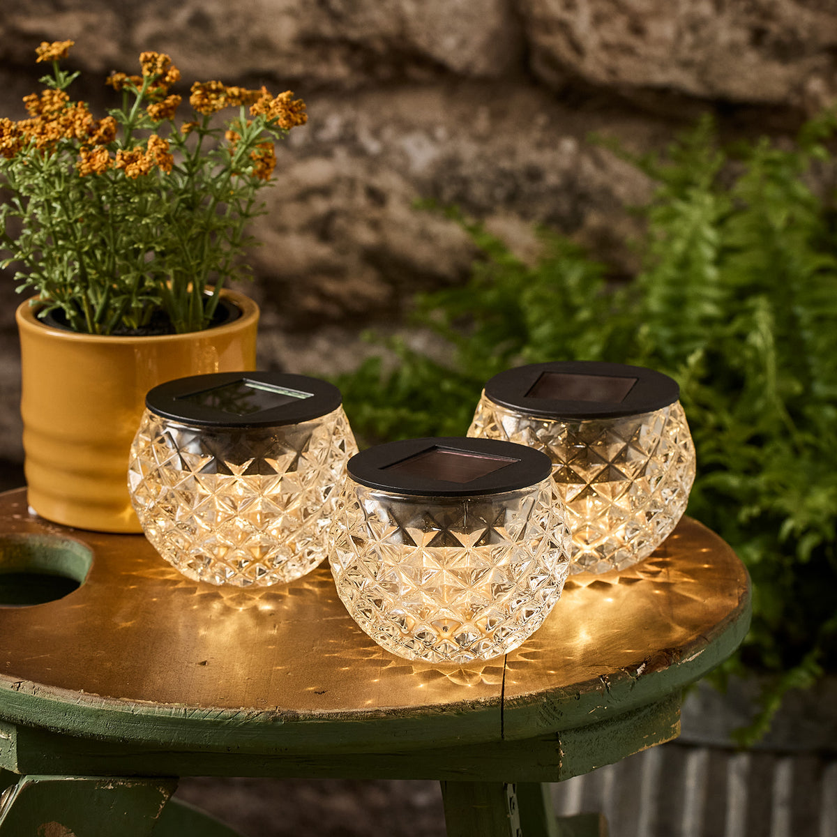 Lot De 4 Lampes Solaires Pour Clôture Avec Lumière Blanche Chaude. Coque En Treillis Pour