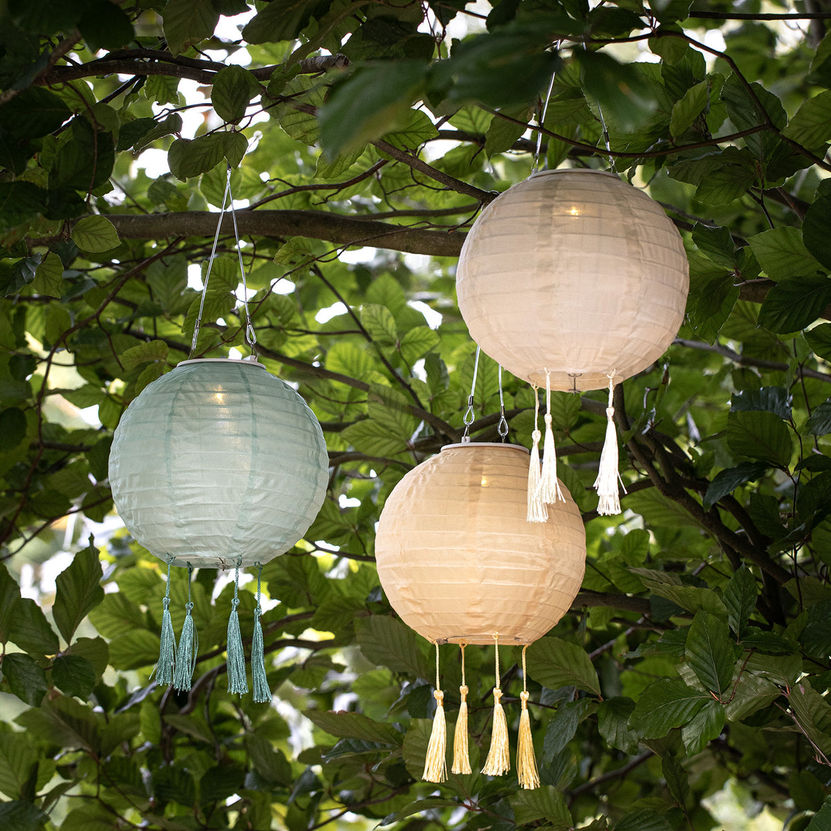 Lanternes chinoises japonaises en nylon résistant aux intempéries à énergie solaire à LED pour jardin, terrasse, cour, mariages, anniversaires, fêtes et événements Blanc 30,5 cm