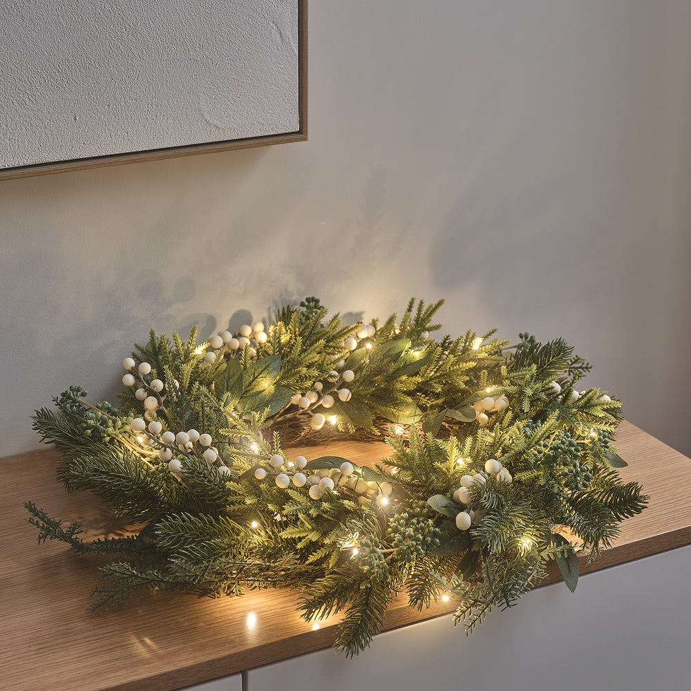 Couronne aux Baies Blanches avec Bougies TruGlow®, Porte-Bougie et Guirlande Lumineuse – Centre de Table Festif