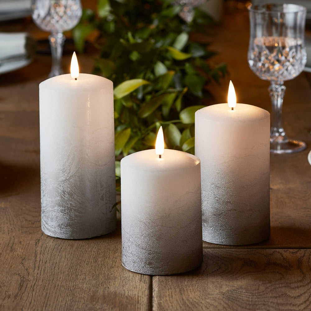 Lot de 3 Bougies Piliers TruGlow® à LED Effet Ombré Argenté
