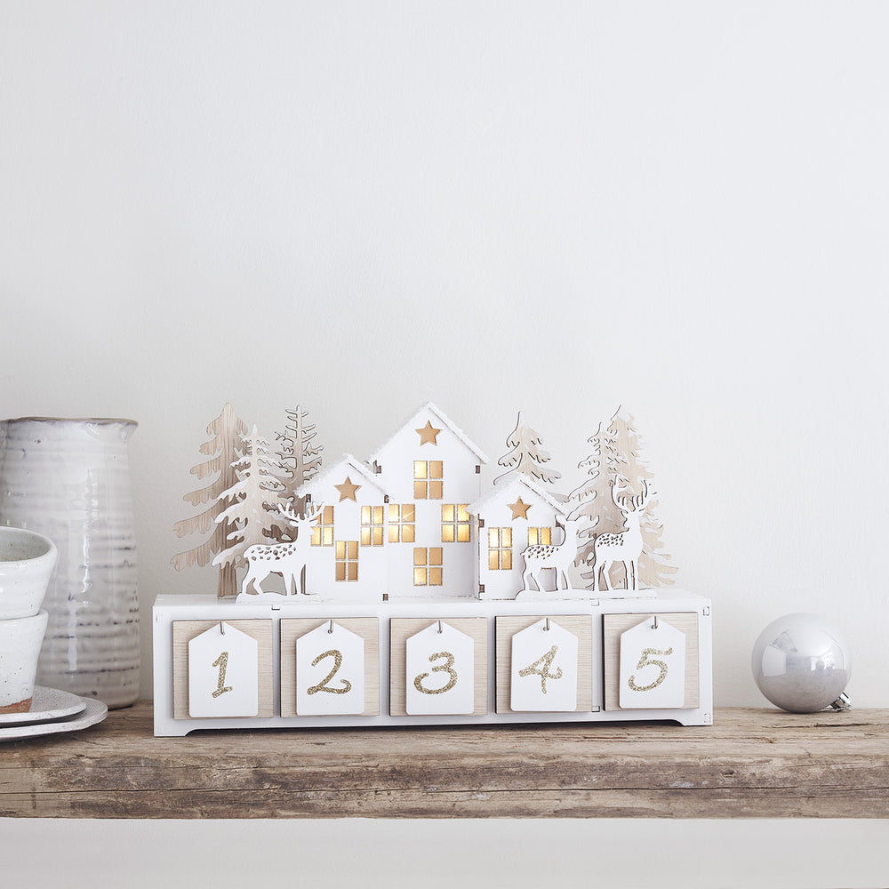 Calendrier de l'Avent en Forme de Maison Scandinave