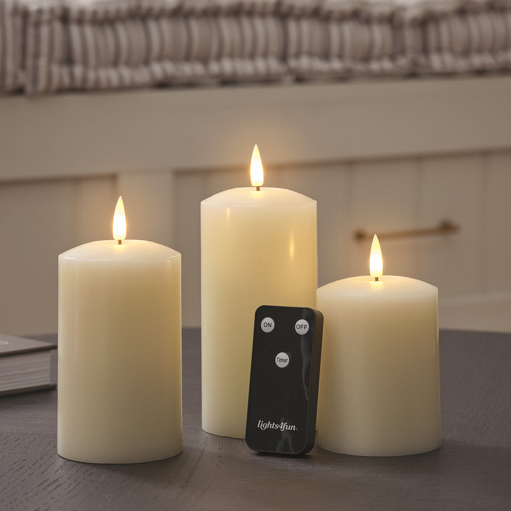 Lot de 3 Bougies Piliers Flamme Réaliste à LED TruGlow®