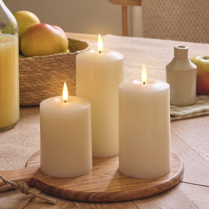 Lot de 3 Bougies Piliers Flamme Réaliste à LED TruGlow®