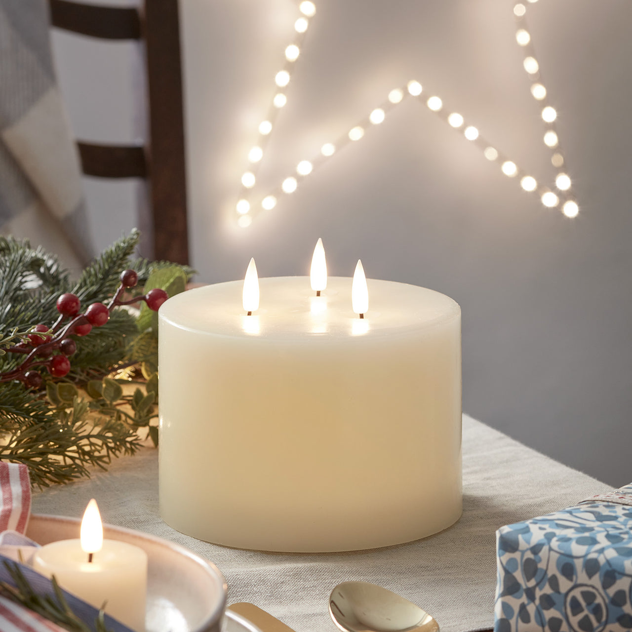 Bougie Pilier TruGlow® à LED Ivoire à 3 Mèches