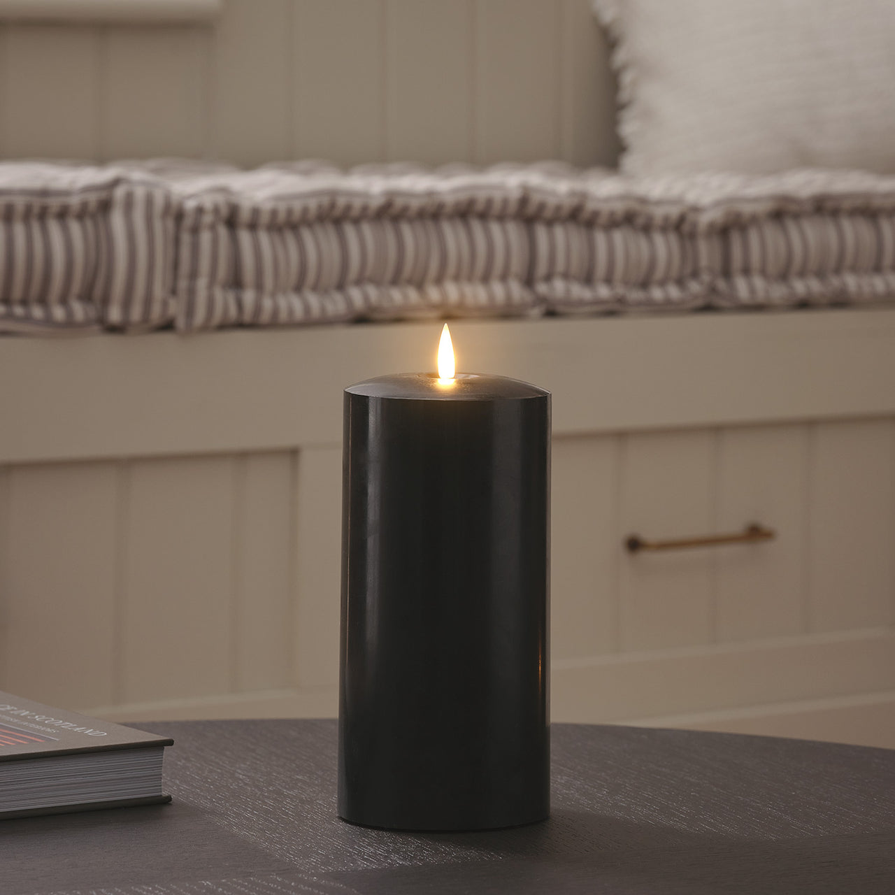 Bougie Cierge Noire TruGlow® à LED de 20 cm