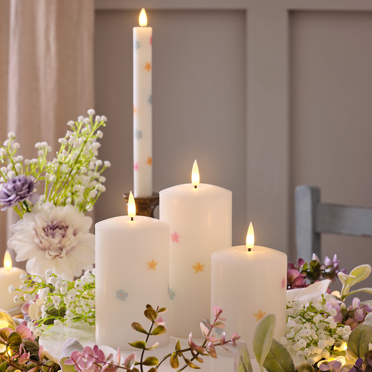 Lot de 3 Bougies Piliers Télécommandées TruGlow® à Motif Fleurs Printanières