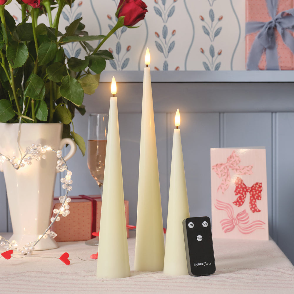 3 Bougies LED Fines TruGlow® Ivoires en Forme de Cône avec Télécommande