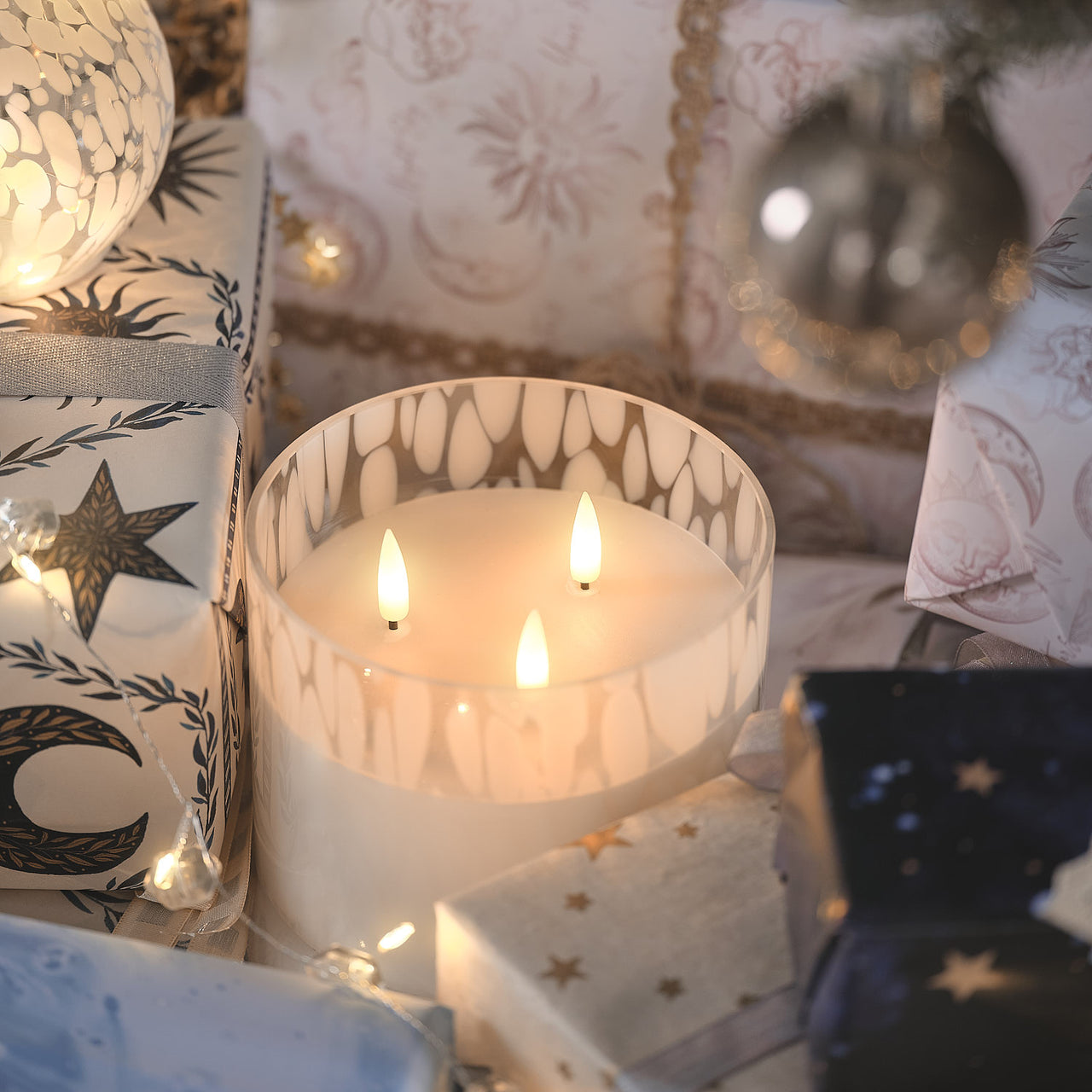 Bougie LED TruGlow® en Verre Confetti Blanc à 3 Mèches avec Télécommande