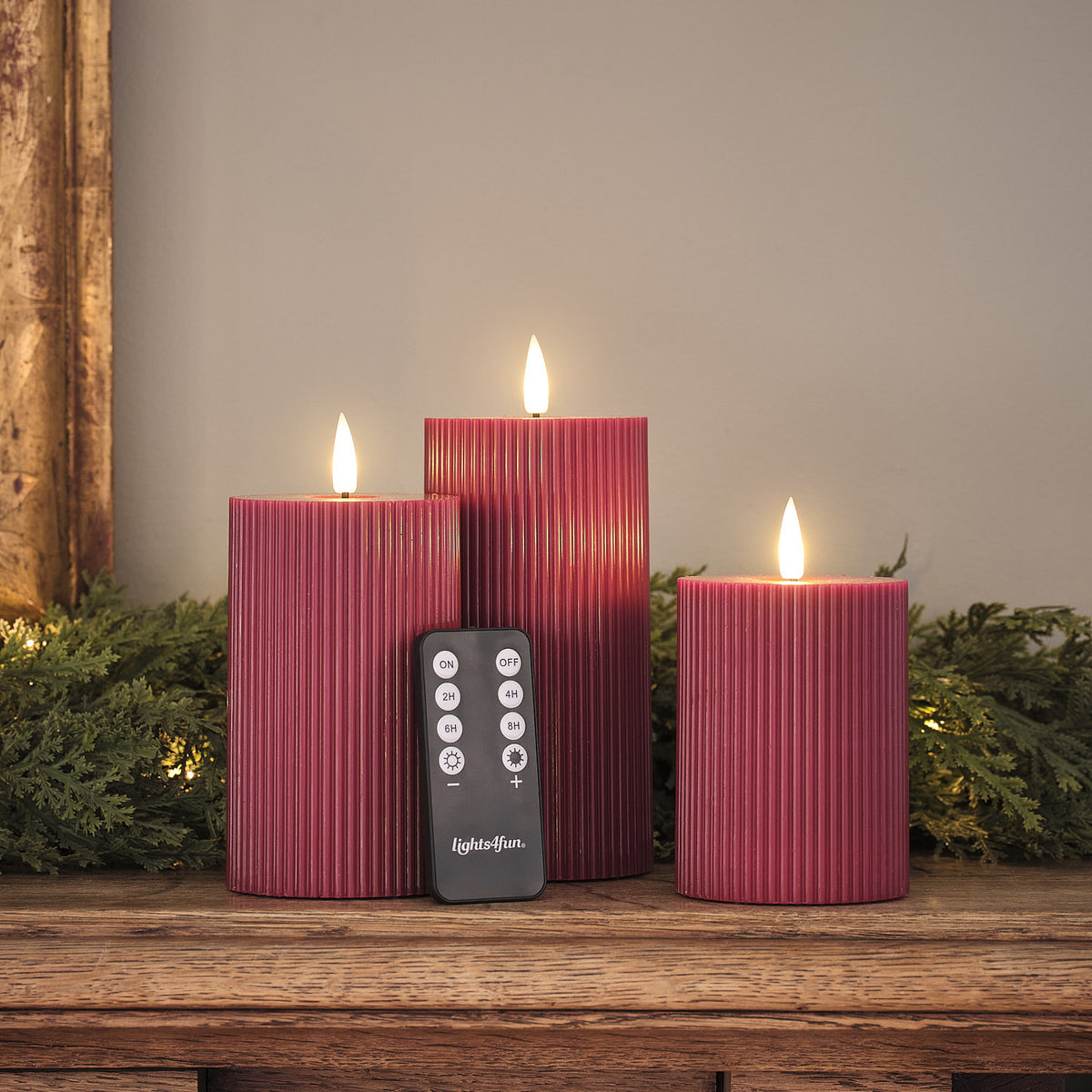 Lot de 3 Bougies Piliers TruGlow® Prune Finition Rainurée à LED avec Télécommande