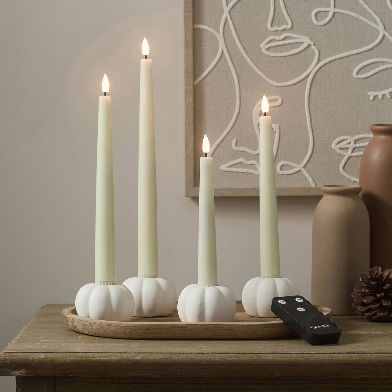 Lot de Chandelles LED TruGlow® Ivoires et Bougeoirs Citrouille en Céramique Blanche Mate