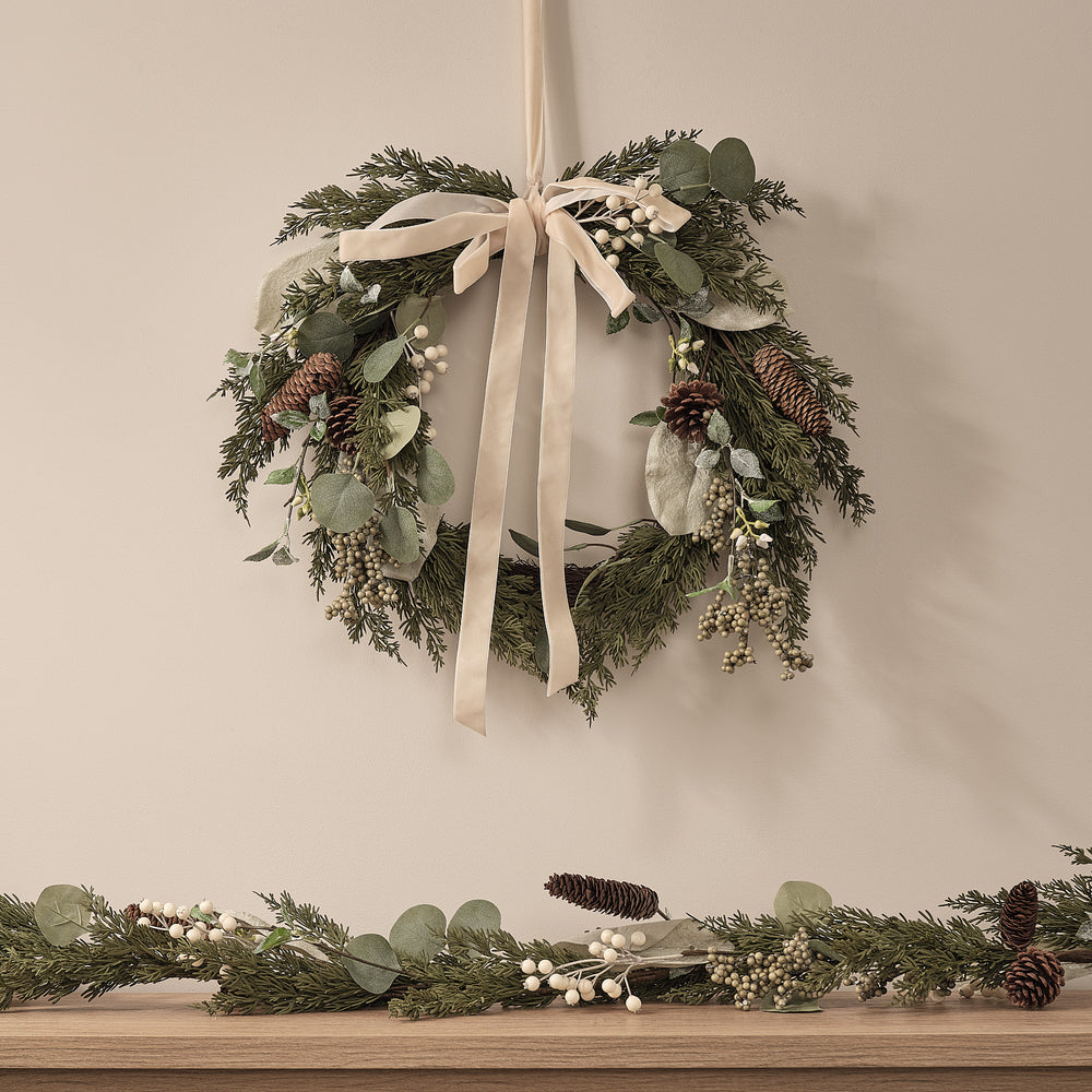 Lot Couronne et Guirlande de Noël à Pommes de Pin et Baies Blanches