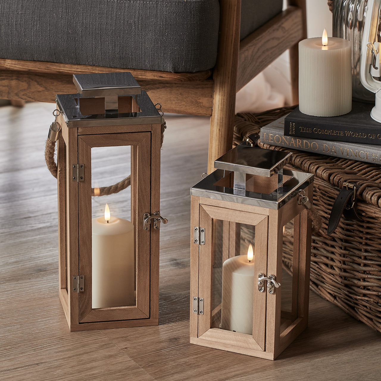 Lot de 2 Lanternes Salcombe en Bois avec Bougies TruGlow