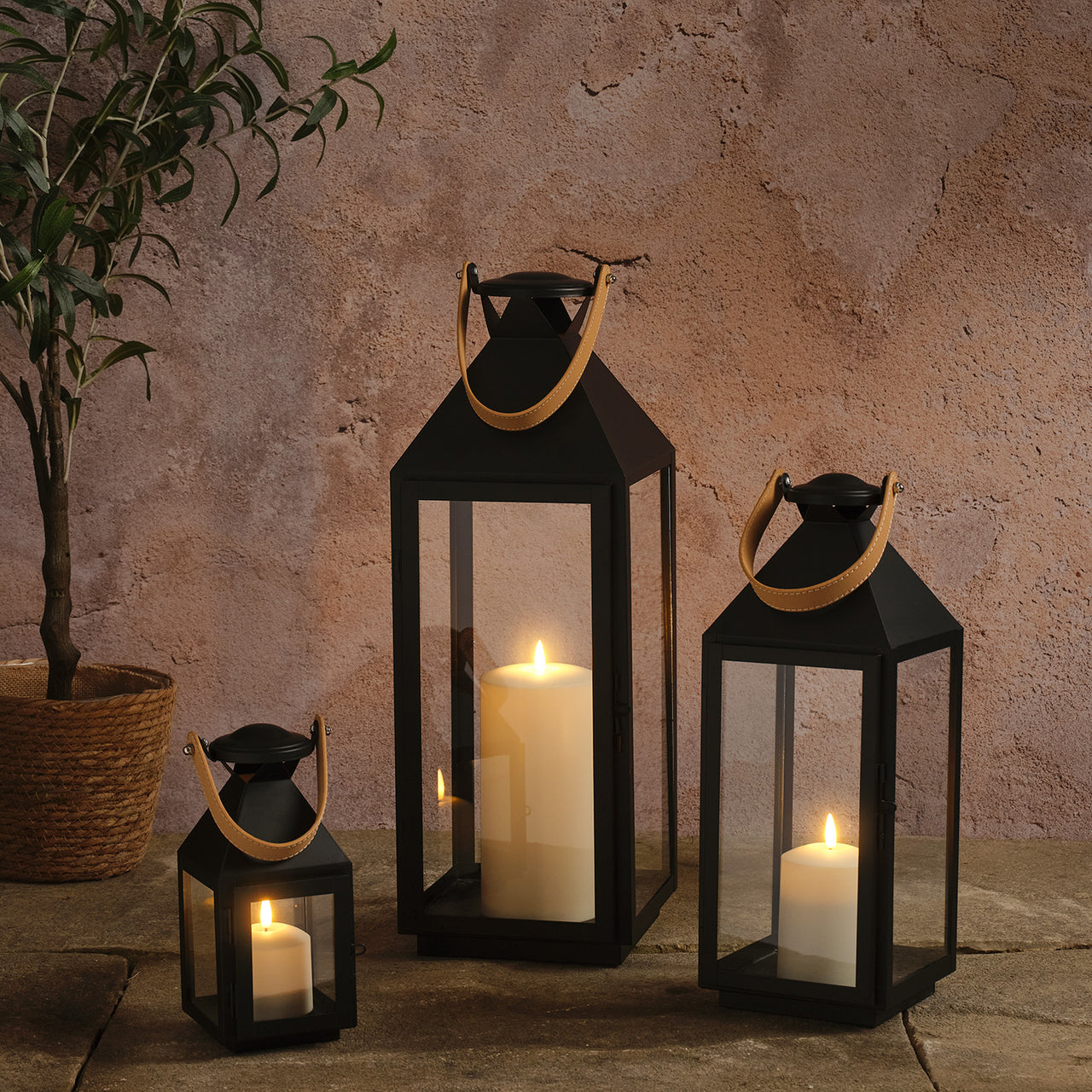 Trio de Lanternes Brixham à Anse en Cuir avec Bougies LED TruGlow®