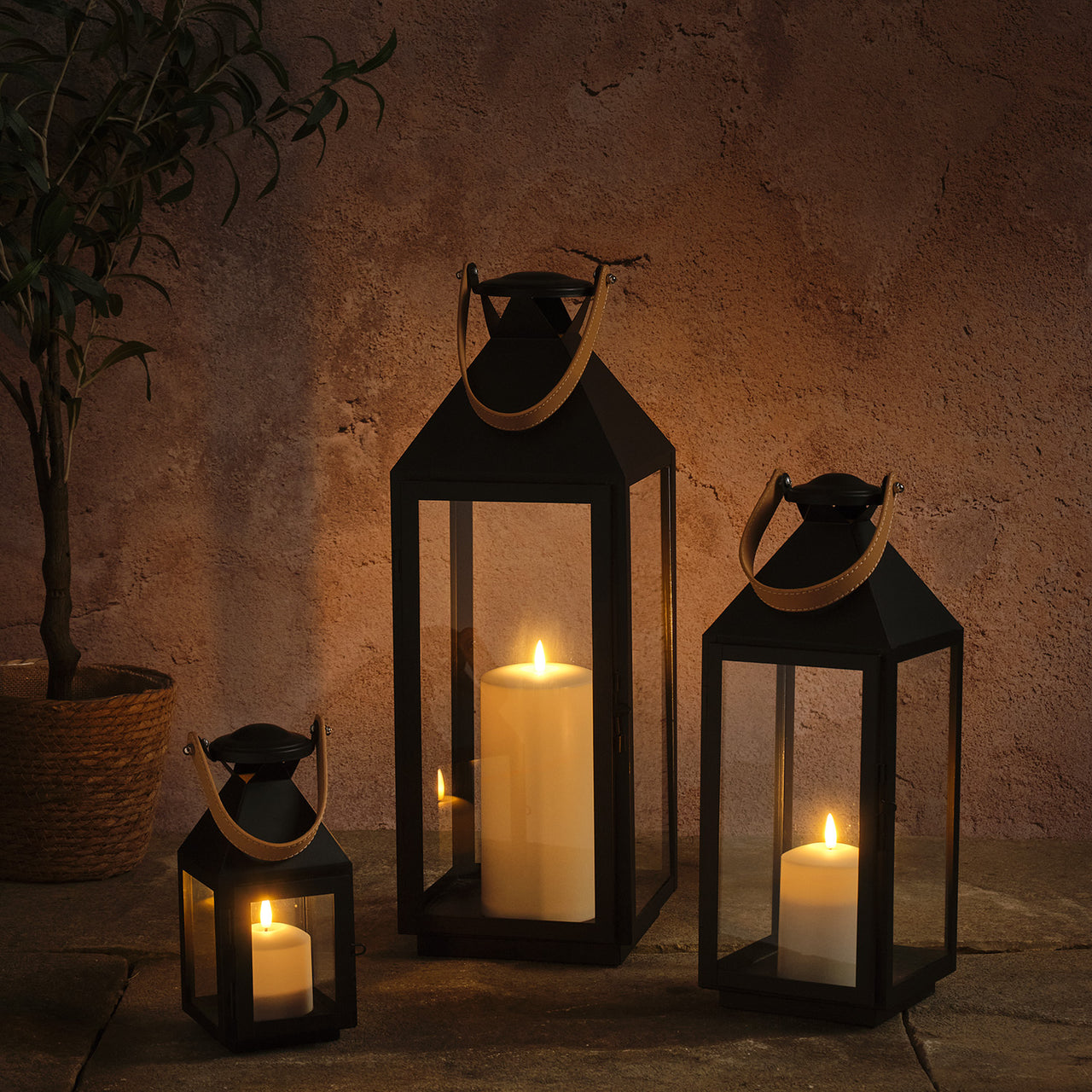 Trio de Lanternes Brixham à Anse en Cuir avec Bougies LED TruGlow®