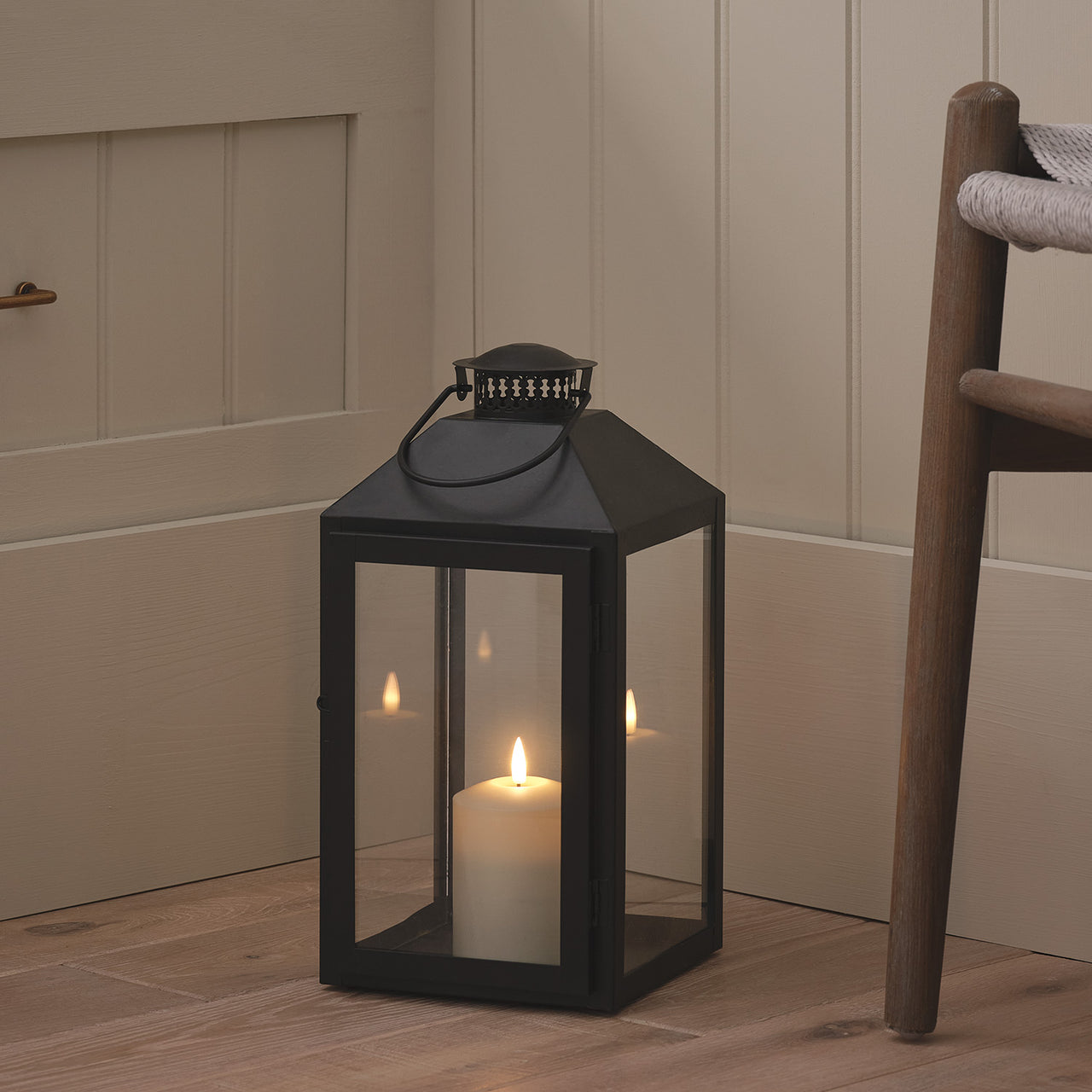 Duo de Lanternes Seaton Grande & Moyenne en Métal Noir avec Bougies LED TruGlow®