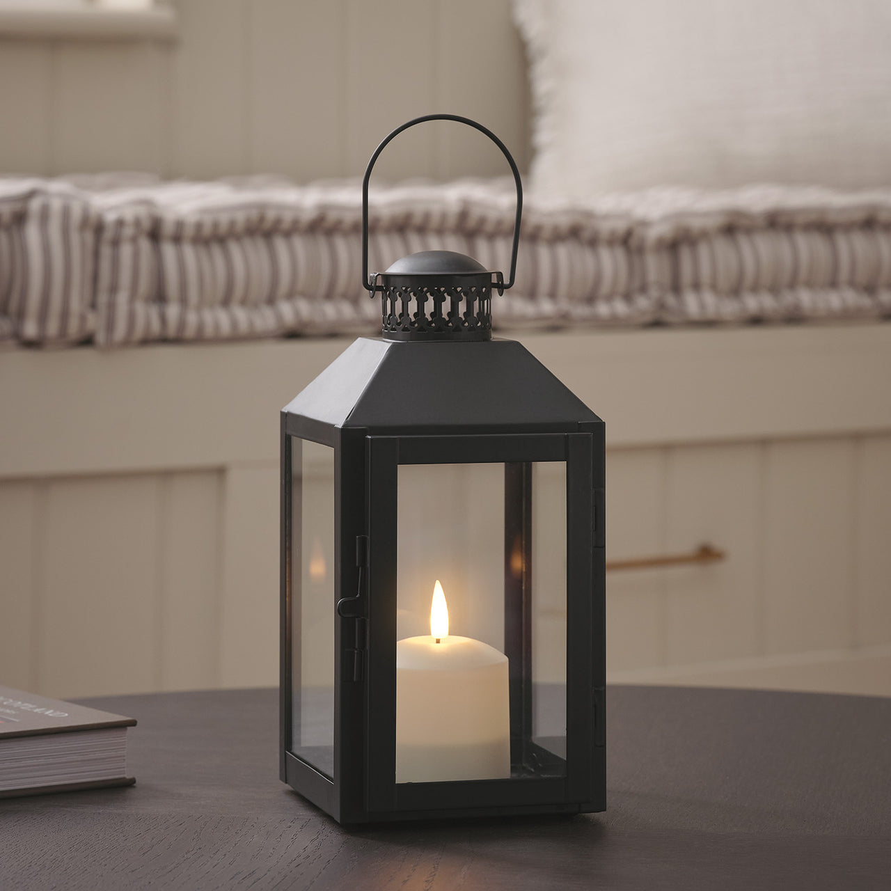 Duo de Lanternes Seaton Grande & Moyenne en Métal Noir avec Bougies LED TruGlow®