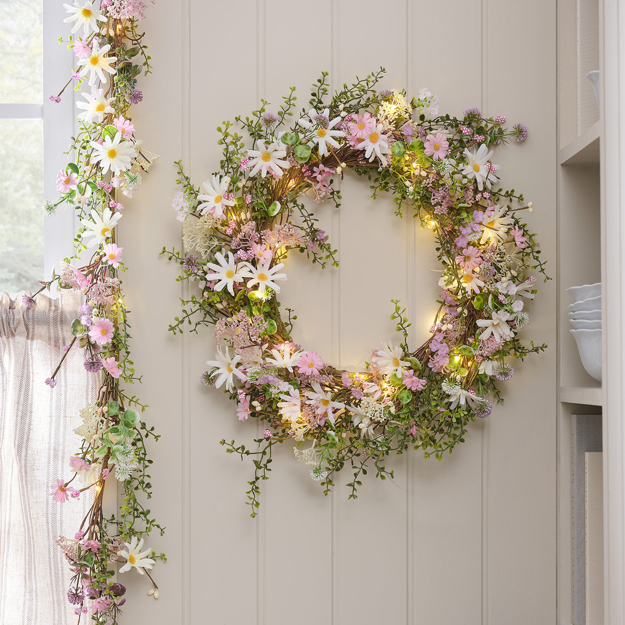 Couronne et Guirlande pré-éclairées de Marguerites Pastel