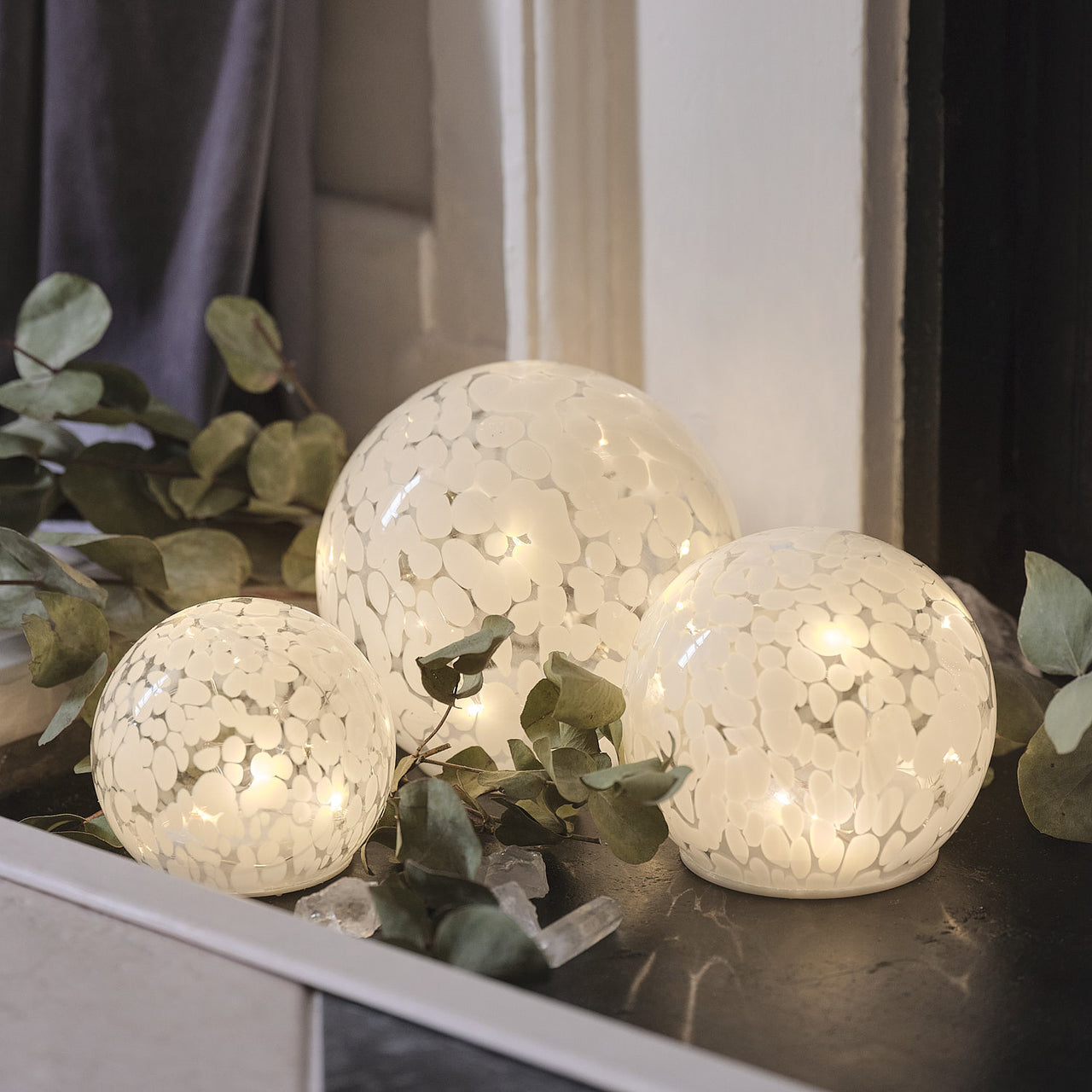 Globe en Verre Confetti Lumineux à LED Blanc Chaud - Standard