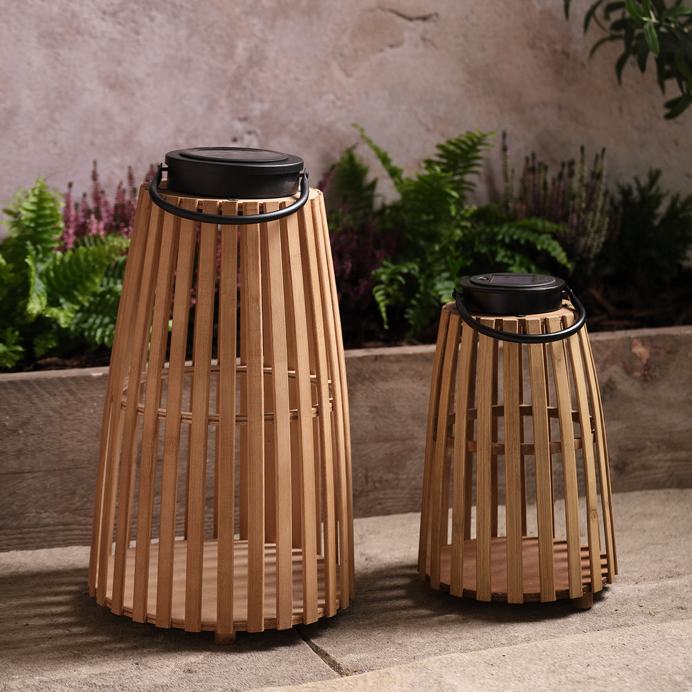 Duo de Lanternes Solaires en Bois Ajouré – Grande & Moyenne