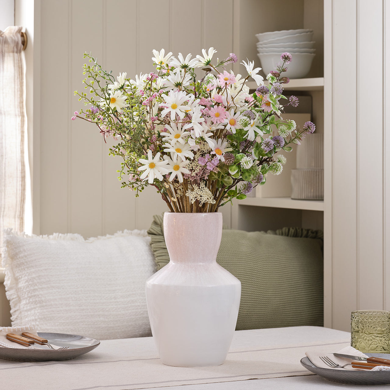 Vase en Céramique Rose avec Bouquet Artificiel de Marguerites Pastel
