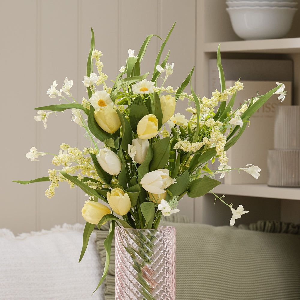 Bouquet Artificiel Tulipes Jaune Sorbet & Marguerites avec Vase en Verre Texturé Rose Poudré