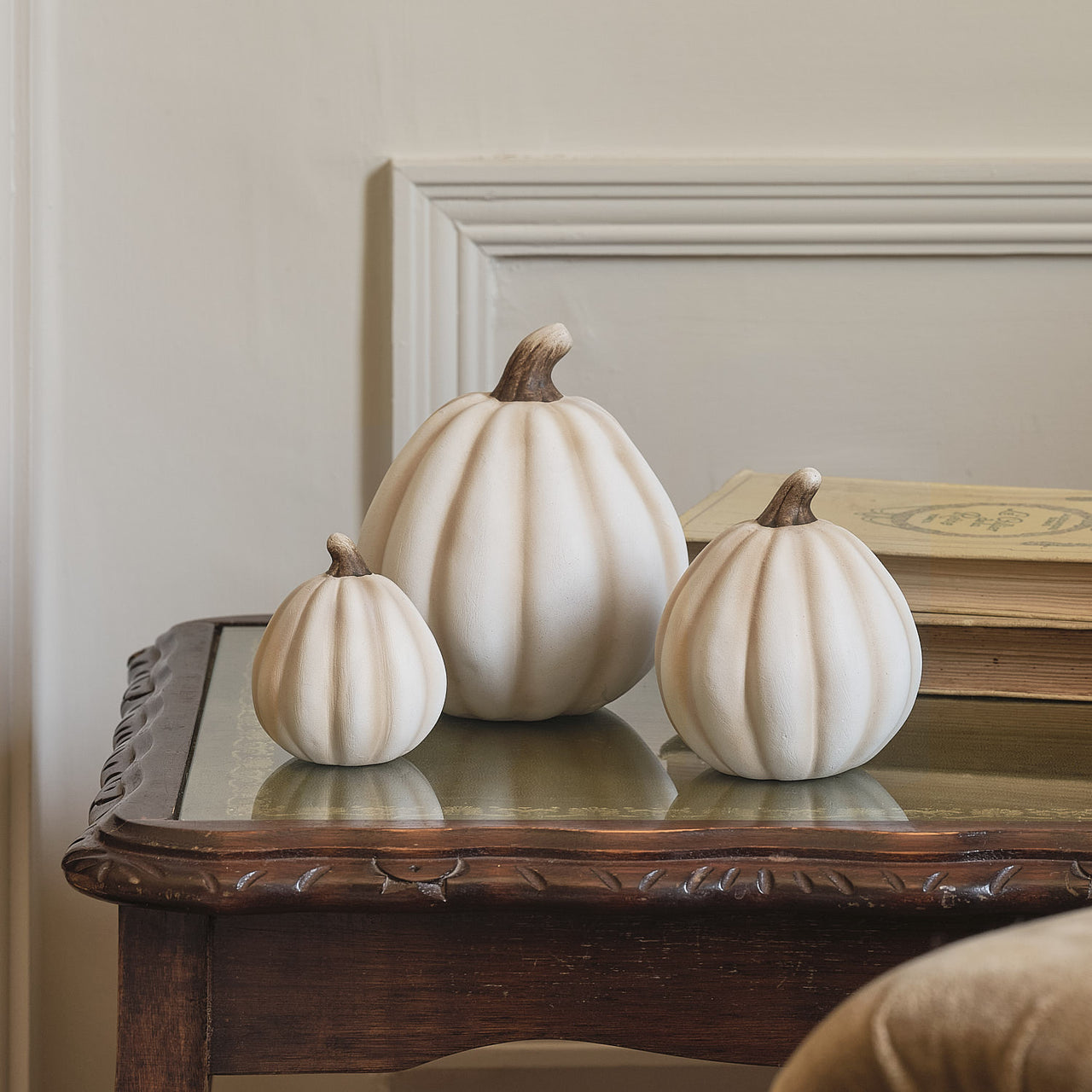 Lot de 3 Décorations Citrouilles en Porcelaine Blanche