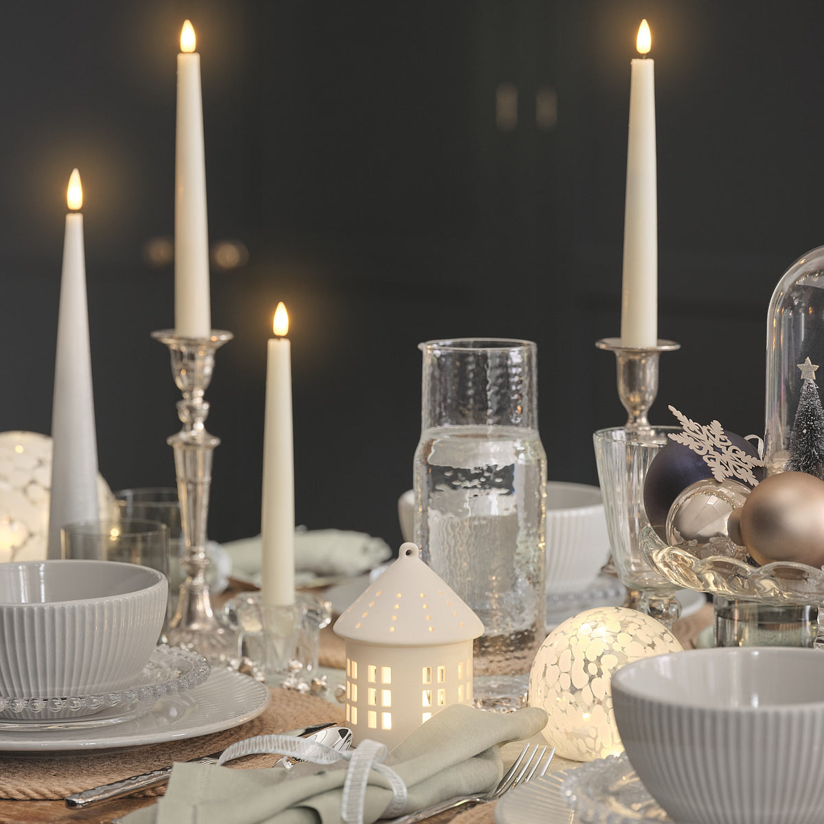 Maisonnette Lumineuse en Porcelaine Blanche de 16,2 cm