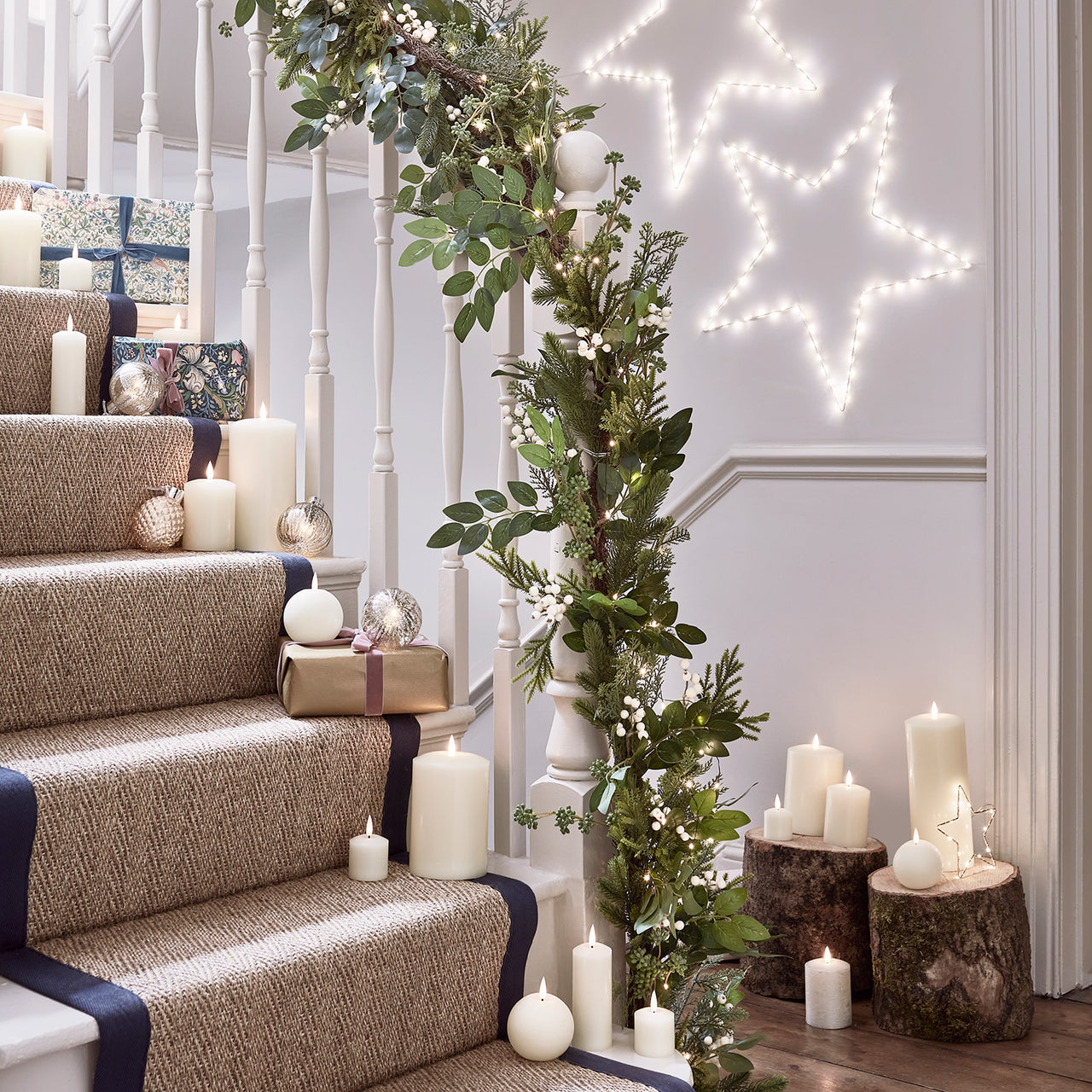 Guirlande de Noël Grand Format de 2 m en Feuillage Mixte et Baies Blanches