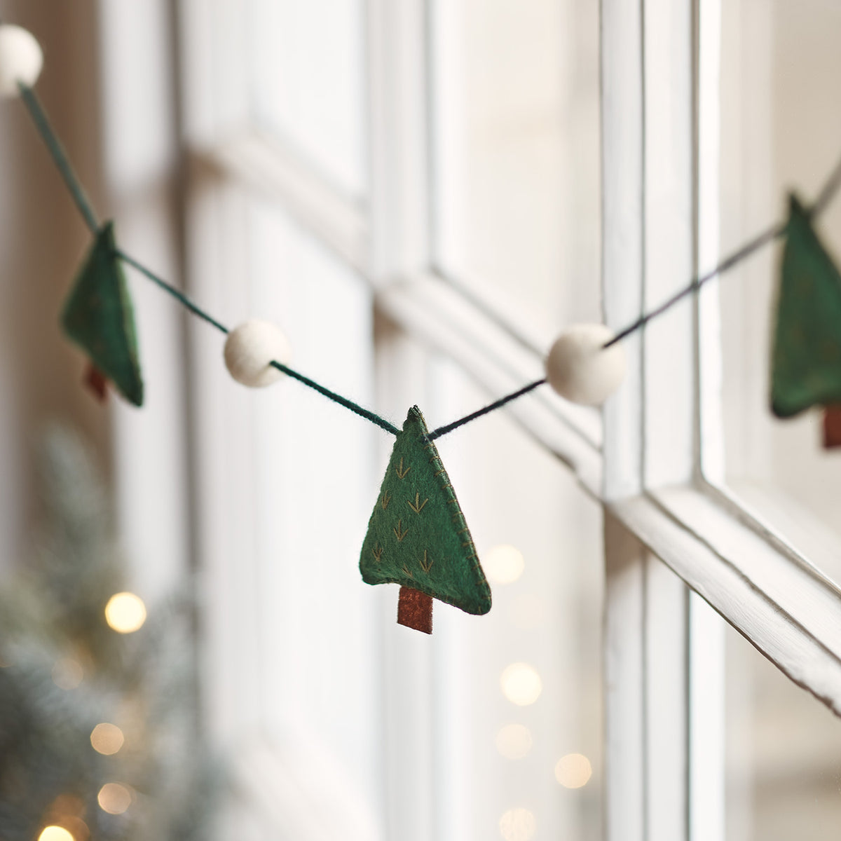 VEYLIN Guirlande De Noël Verte 10m Avec 24 Nœuds Rouges - Décoration Festive Sapin, Escalier Et Maison