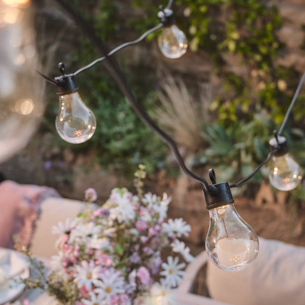 Guirlande Guinguette Core Connect 25 m 50 Ampoules Blanc Chaud Câble Noir Raccordable