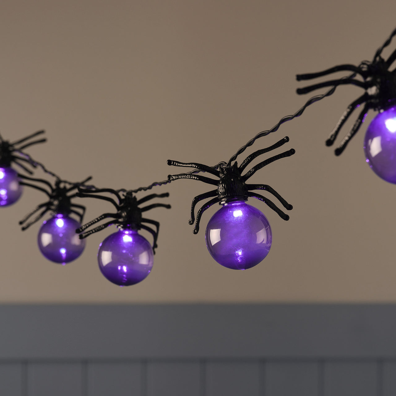 Guirlande Lumineuse à 10 Boules Araignées Violet