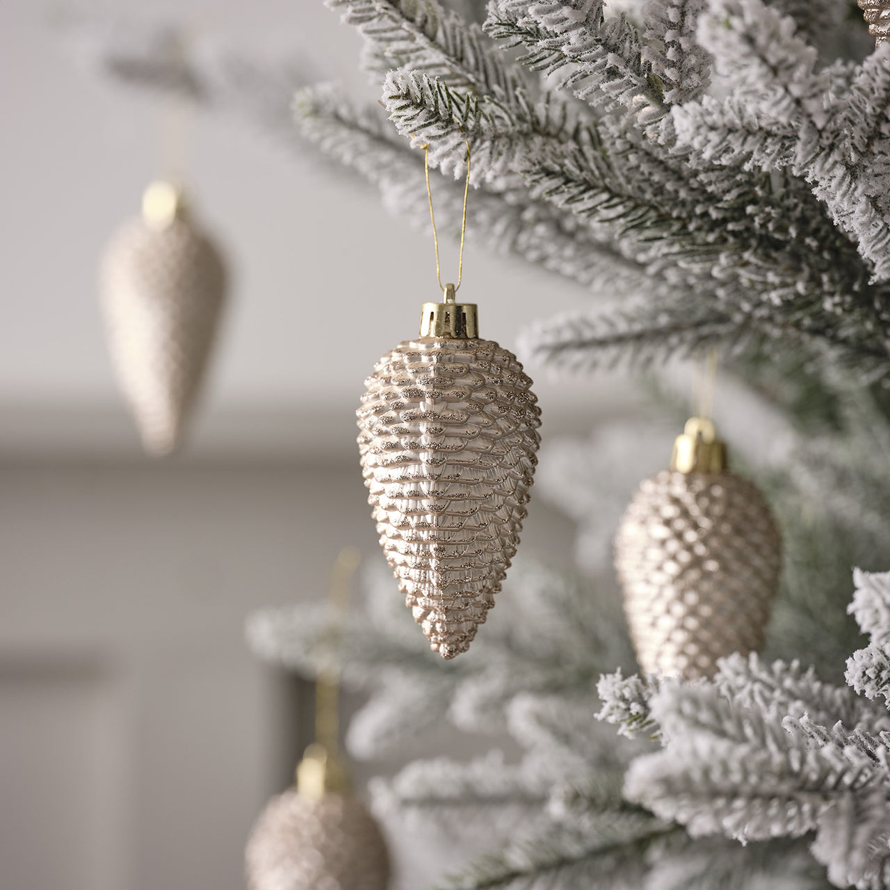 Lot de 6 Décorations de Sapin de Noël en forme de Pomme de Pin Dorée