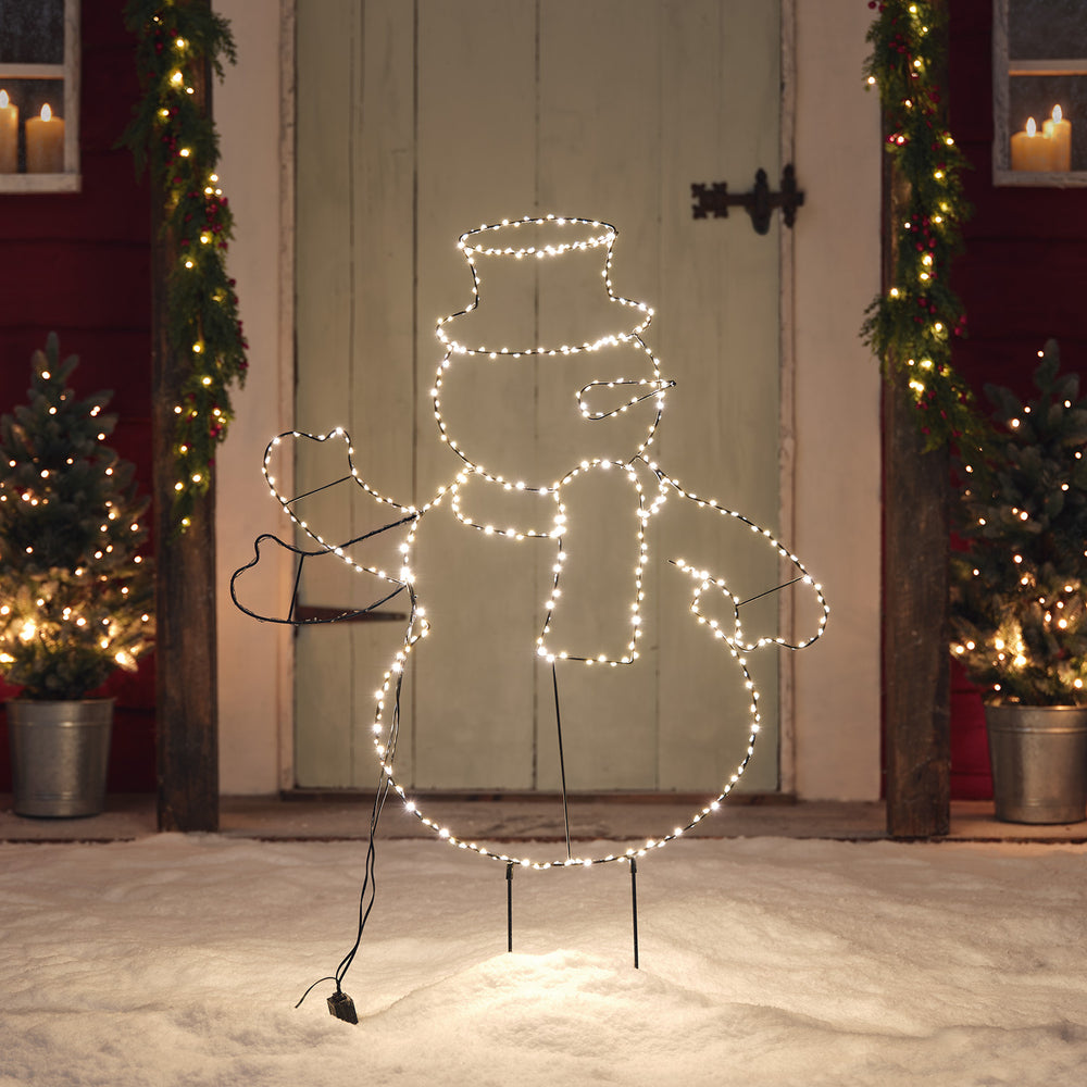 silhouette-bonhomme-de-neige-sur-piquet-decoration-de-noel-exterieure