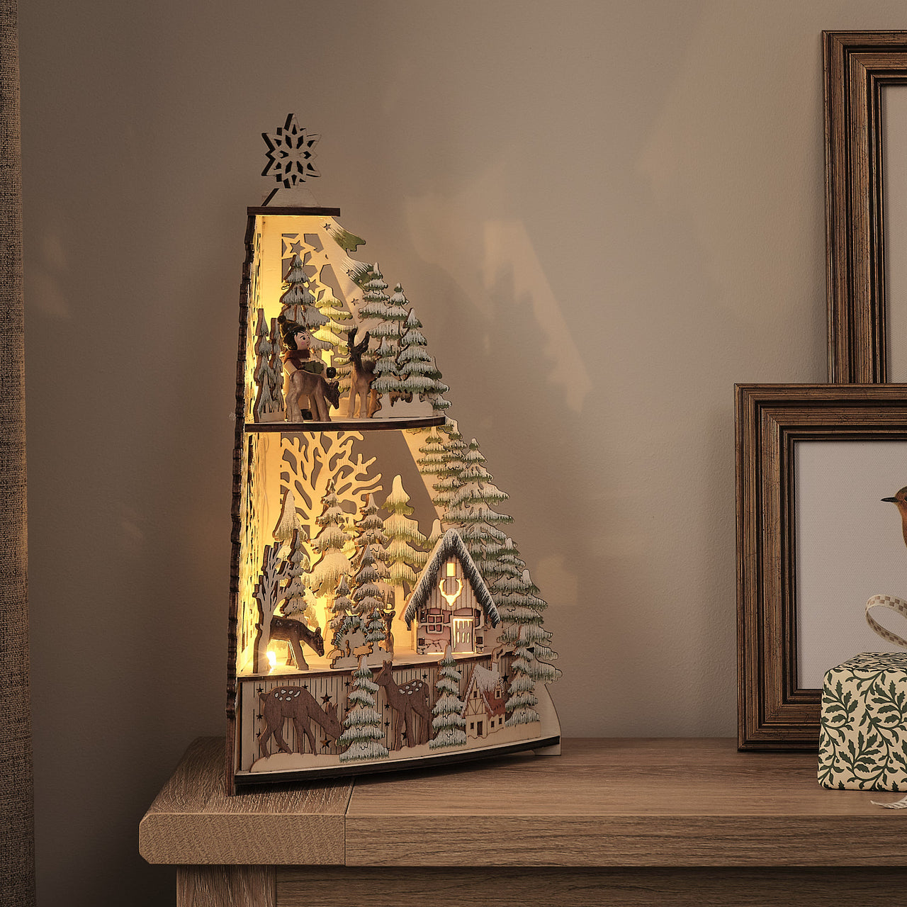 Pyramide de Noël Lumineuse en Bois de 35 cm à LED