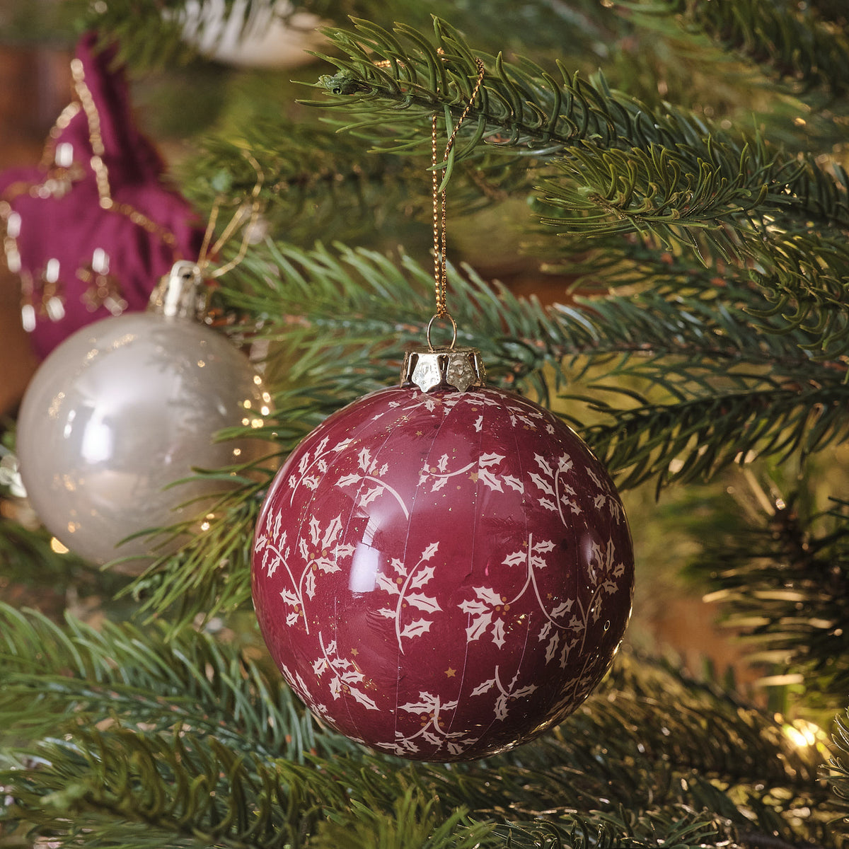 Lot de 2 Boules de Noël Houx Rouge et Blanc Traditionnelles