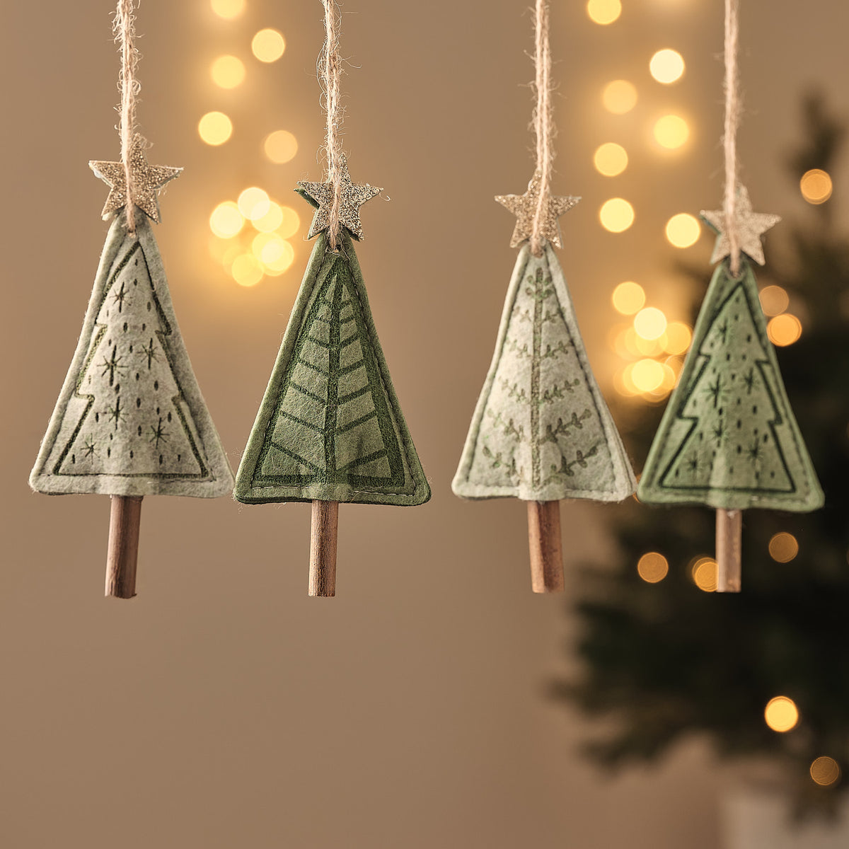 Lot de 4 Sapins en Feutrine avec Étoile