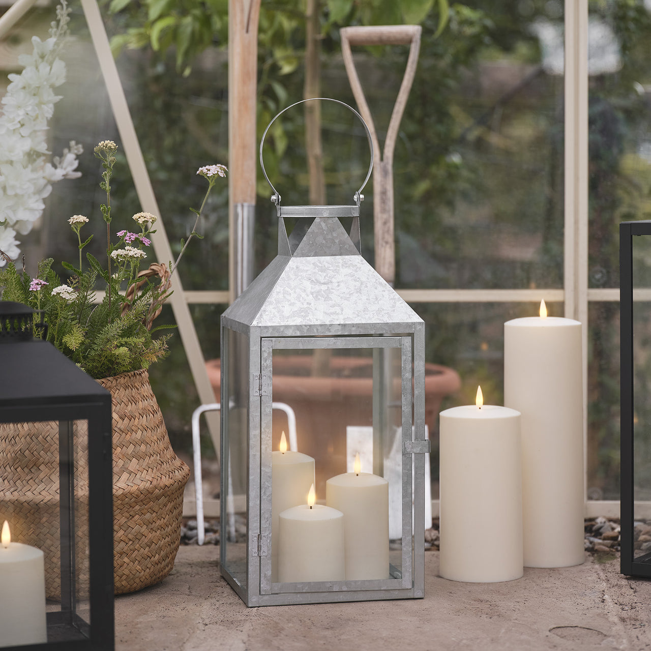 Grande Lanterne d'Extérieur Hayle en Métal, avec Bougie TruGlow®
