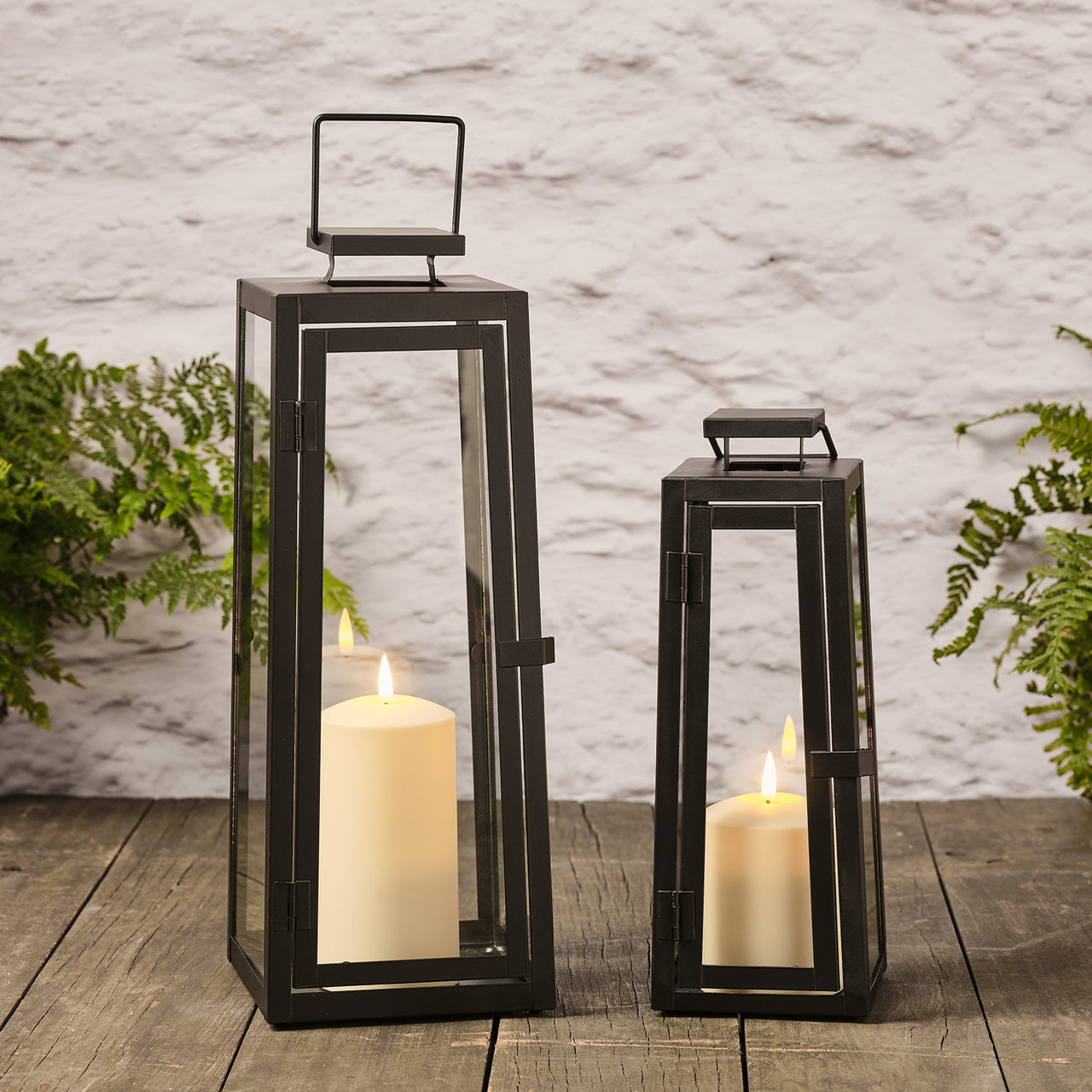 Lot de 2 Lanternes d'Extérieur en Métal Noir avec Bougies TruGlow®