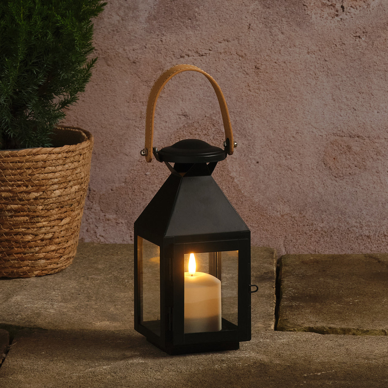 Petite Lanterne Brixham à Anse en Cuir avec Bougie LED TruGlow®