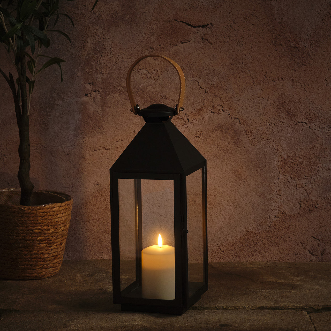 Lanterne Brixham Moyenne à Anse en Cuir avec Bougie LED TruGlow®