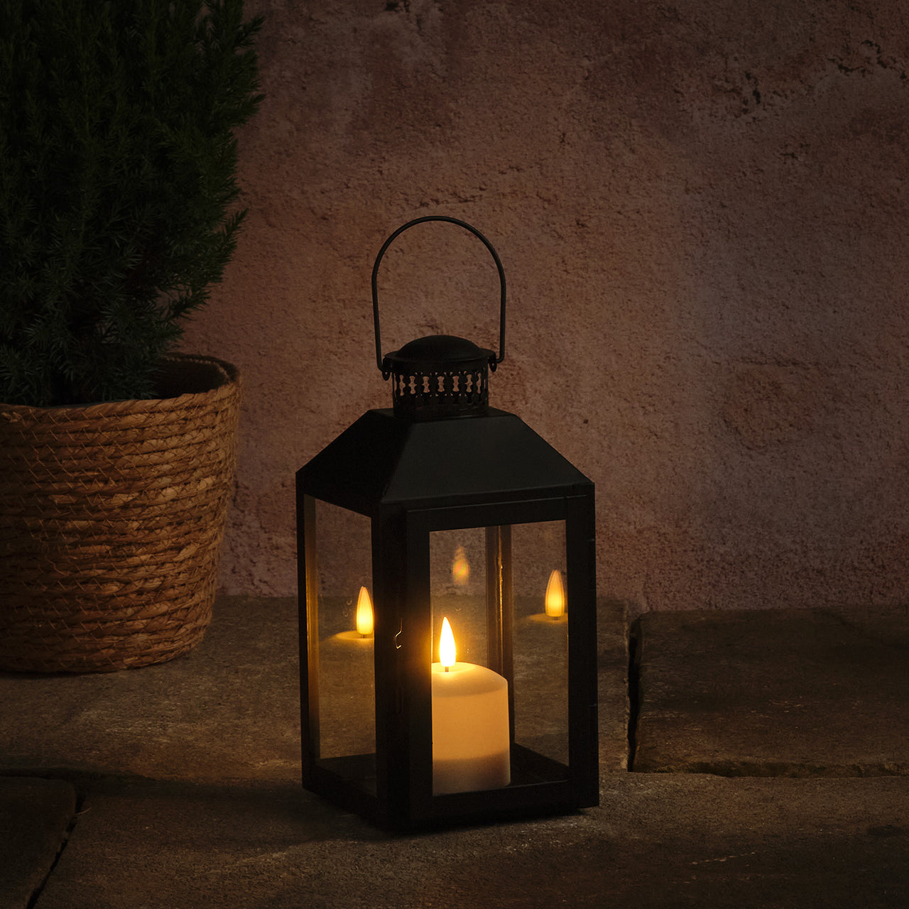 Lanterne Seaton Moyenne en Métal Noir avec Bougie LED TruGlow®