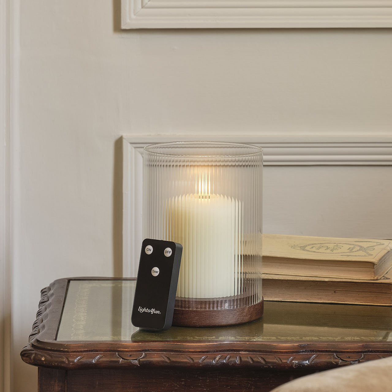 Photophore Hurricane en Verre Rainuré avec Bougie LED TruGlow® et Télécommande
