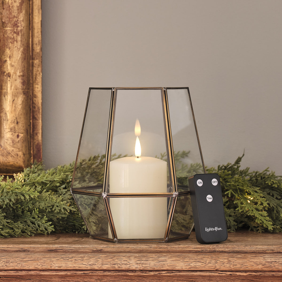 Lanterne Hexagonale Dorée Vicarage avec Bougie TruGlow®