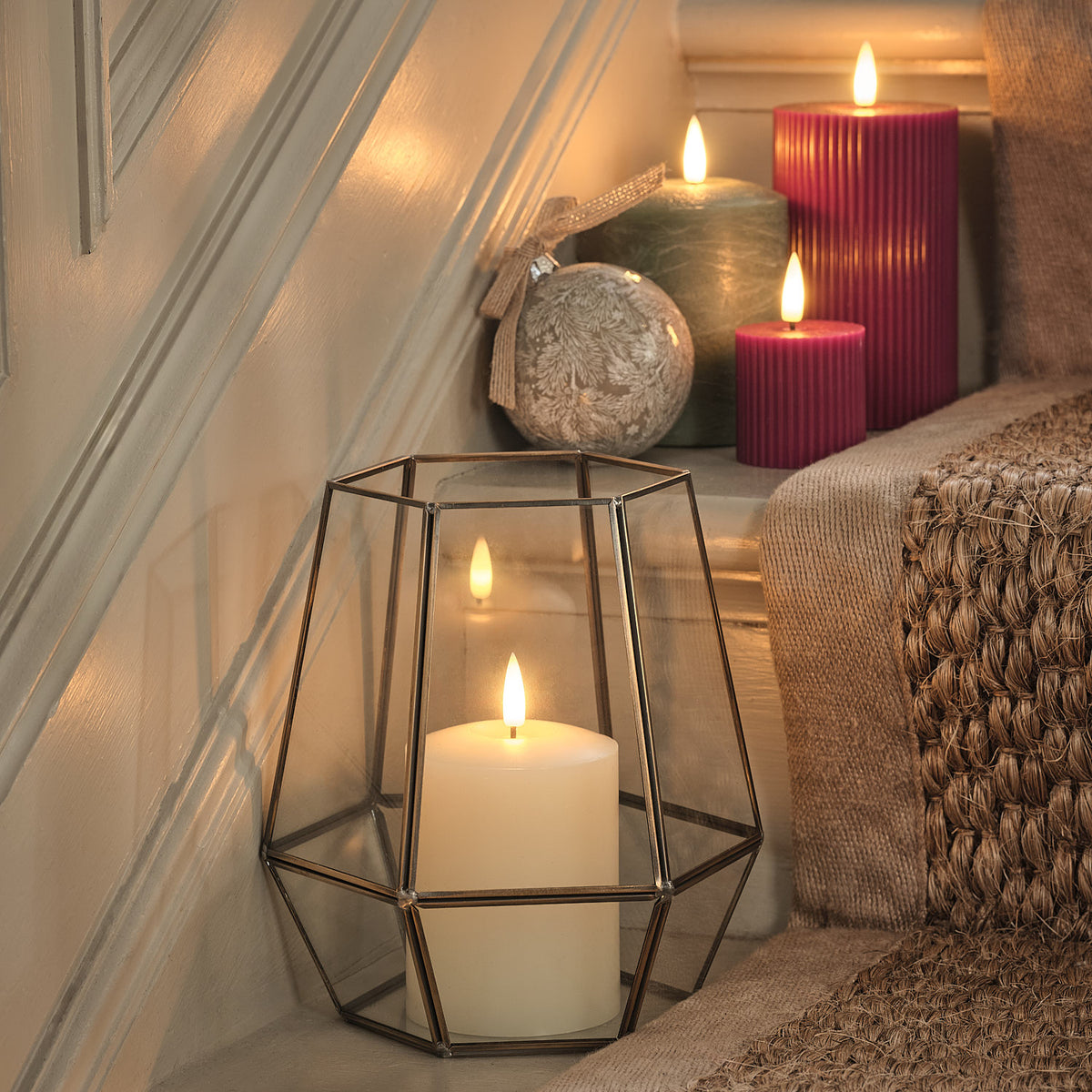Lanterne Hexagonale Dorée Vicarage avec Bougie TruGlow®
