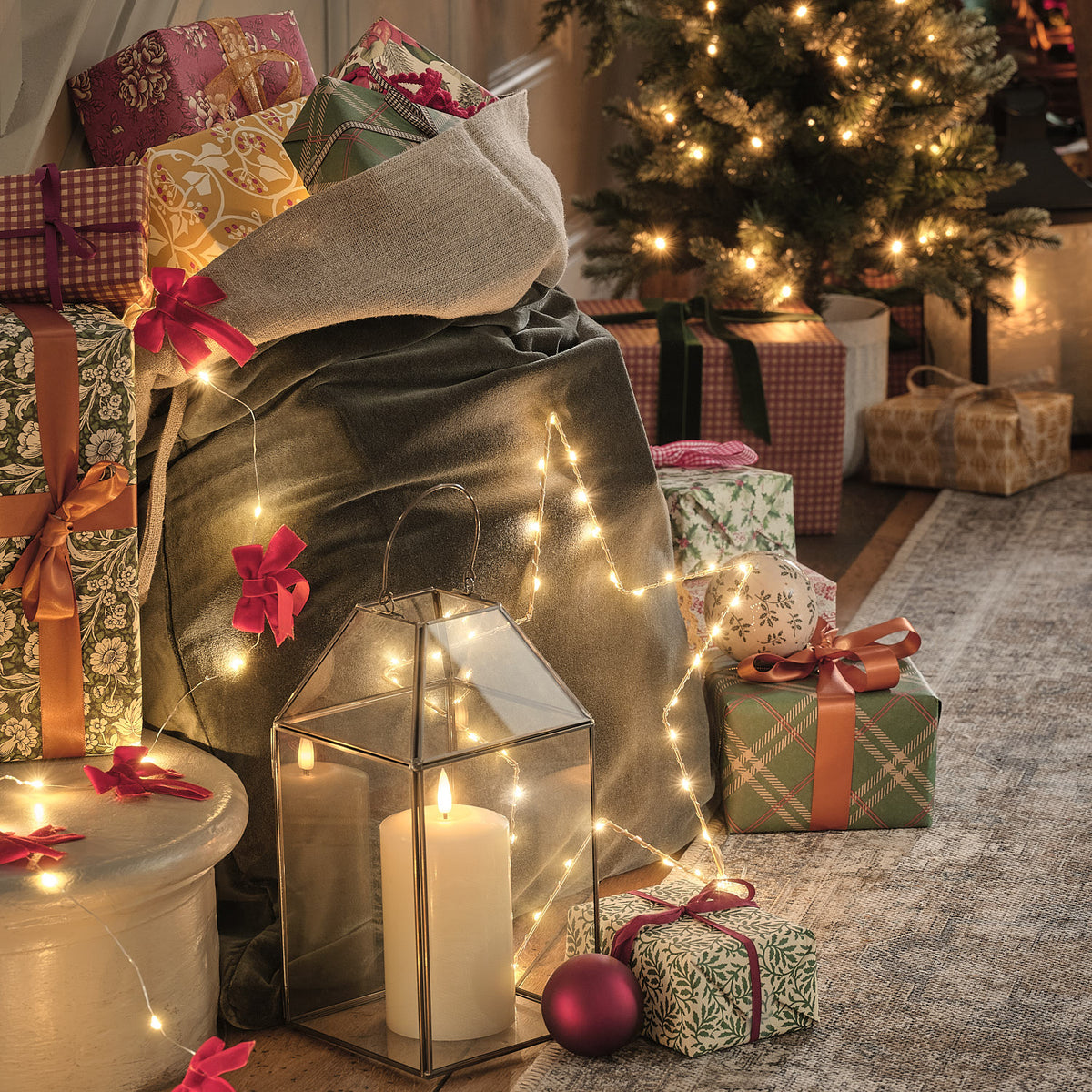Duo de Lanternes Dorées Vicarage avec Bougies TruGlow®
