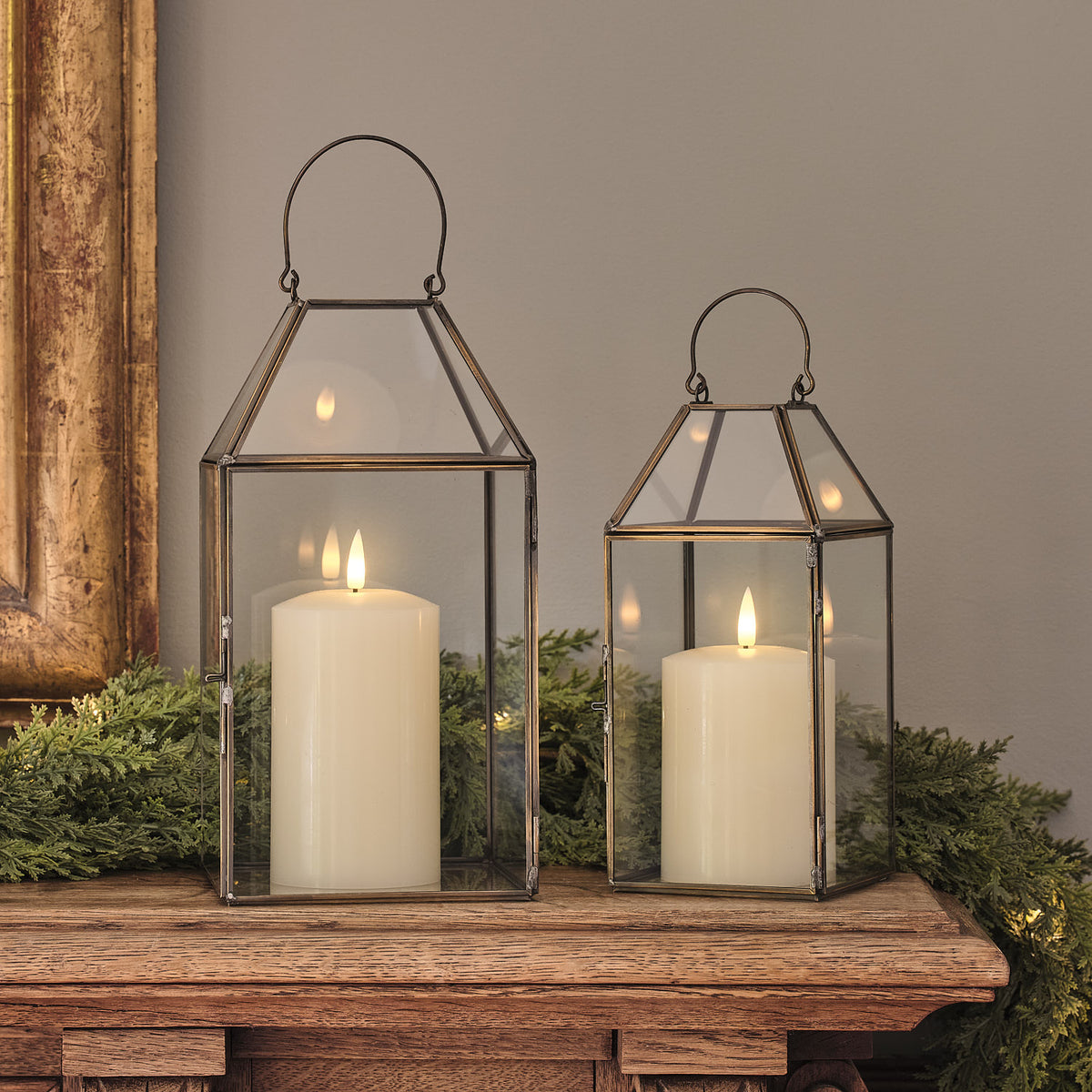 Duo de Lanternes Dorées Vicarage avec Bougies TruGlow®