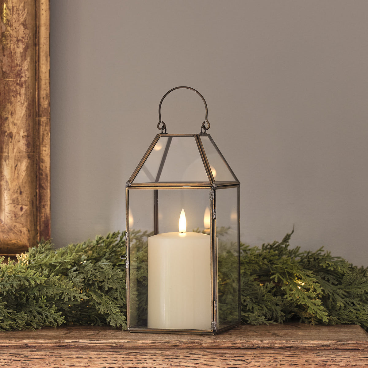 Duo de Lanternes Dorées Vicarage avec Bougies TruGlow®